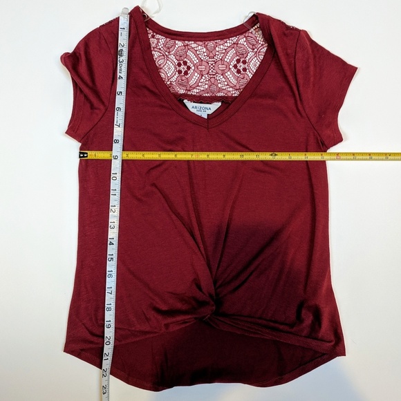 [SOLD] Arizona Jean Co v-neck short sleeve top - Picture 3 of 4